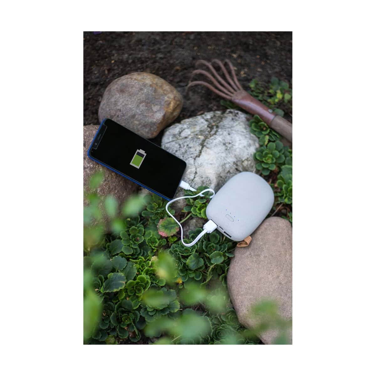 Powerbanki z logo – power bank 10400 mah air gifts „kamień” | carol V3383_C 1. Przenośny powerbank do ładowania telefonów, na zewnątrz, na kamieniach.