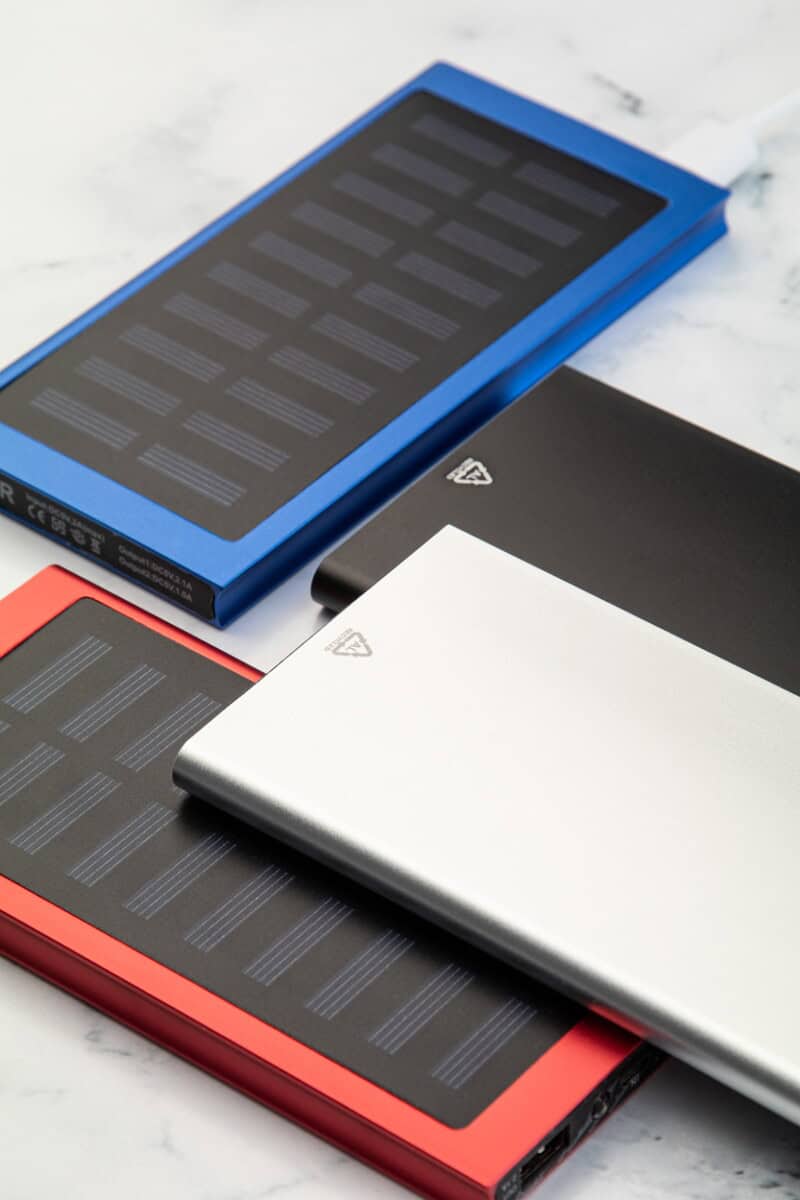 Powerbanki z logo – ralusol power bank AP800529-05__DG1 Powerbank z panelami słonecznymi, ekologiczne gadżety na prezent, energię słoneczną, przenośne źródło energii.