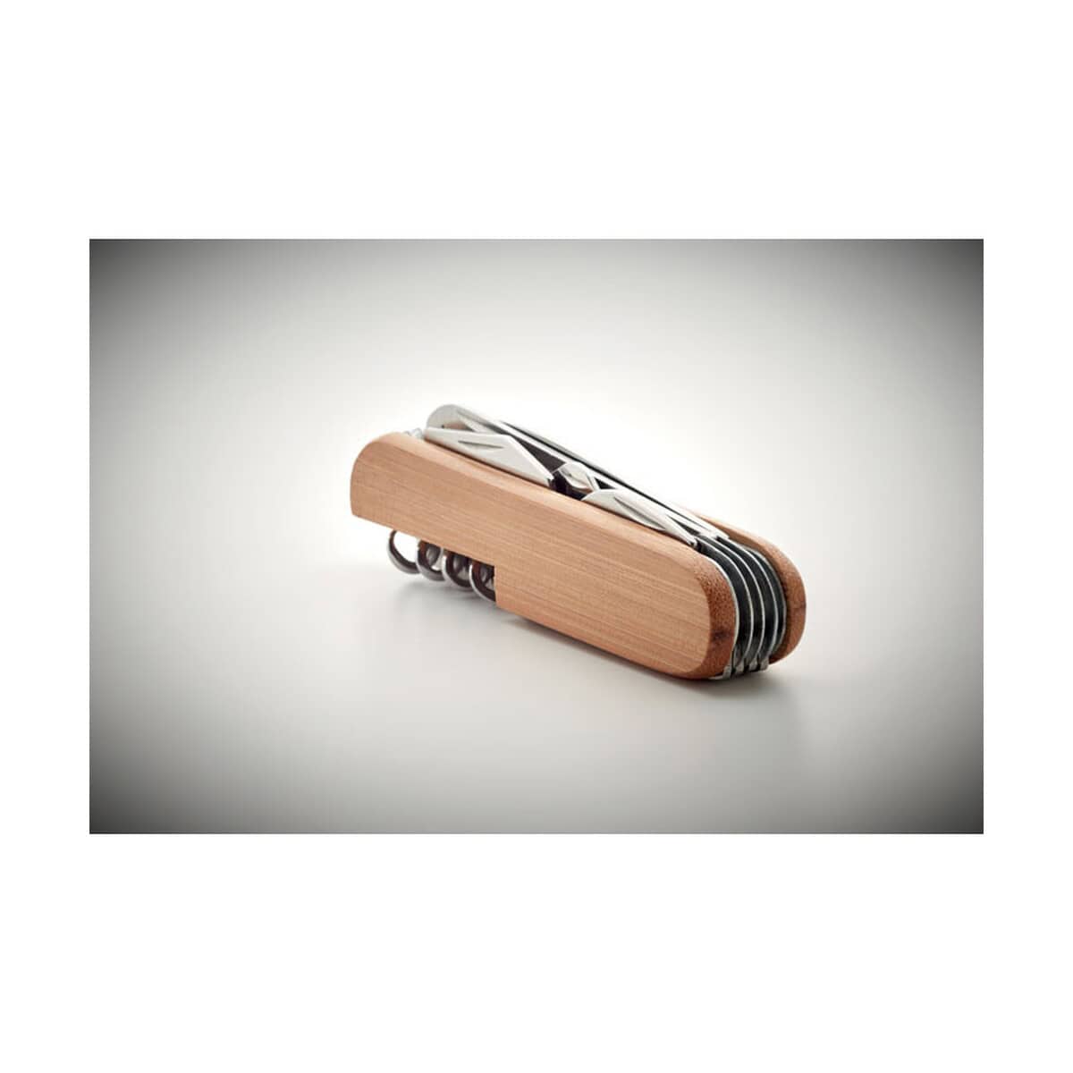 Scyzoryki z logo – scyzoryk wielofunkcyjny lucy lux mo9934-40-detail Długopis wielofunkcyjny w eleganckim etui z drewna, gadżet biurowy z narzędziami, personalizowany upominek reklamowy.