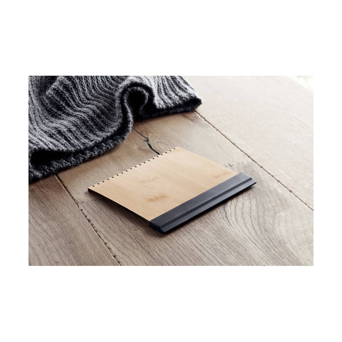 Skrobaczki z logo – bambusowa skrobaczka do lodu scratchy mo6326-40-ambiant Drewniany podkładka pod kubek, czarny uchwyt, prezent na co dzień, praktyczny gadżet do domu.