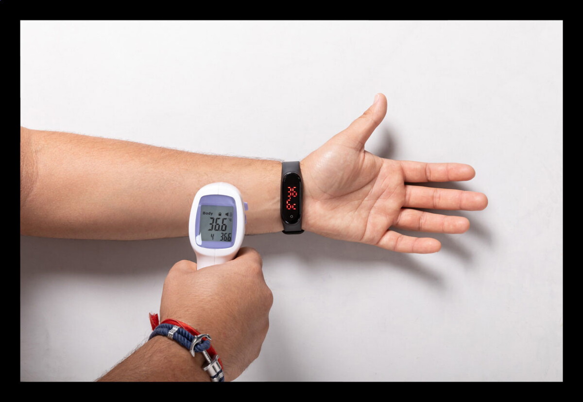 Smartwatch z logo – zadro bransoletka z termometrem AP721792-10__DG1 Zadro bransoletka z termometrem AP721792-10__DG1