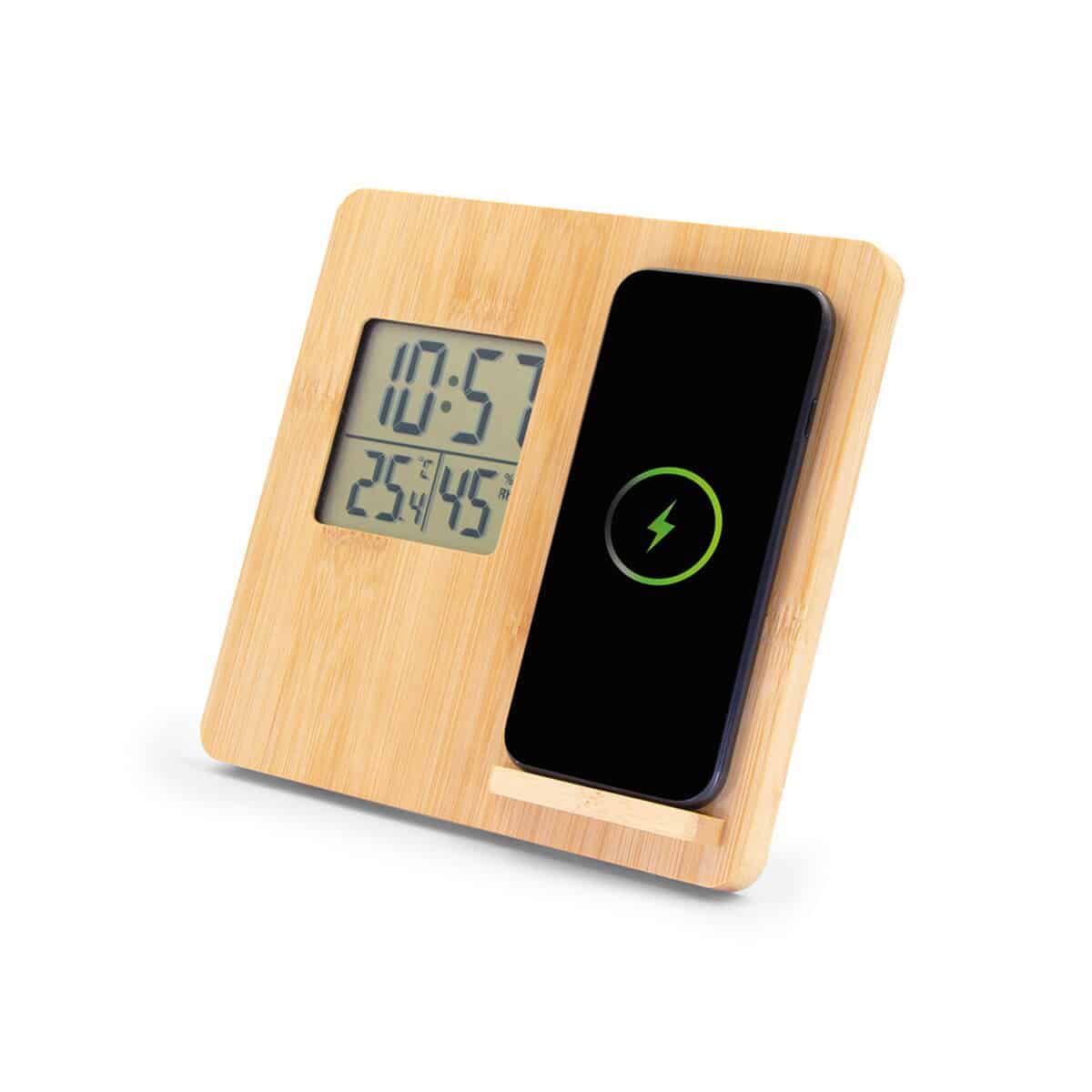 Stacje pogodowe z logo – bambusowa ładowarka bezprzewodowa 10w, stacja pogodowa | kahele V8328.0-18_AAA01 Podświetlany zegar cyfrowy z funkcją ładowania, prezent na gadżet firmowy i biurowy.