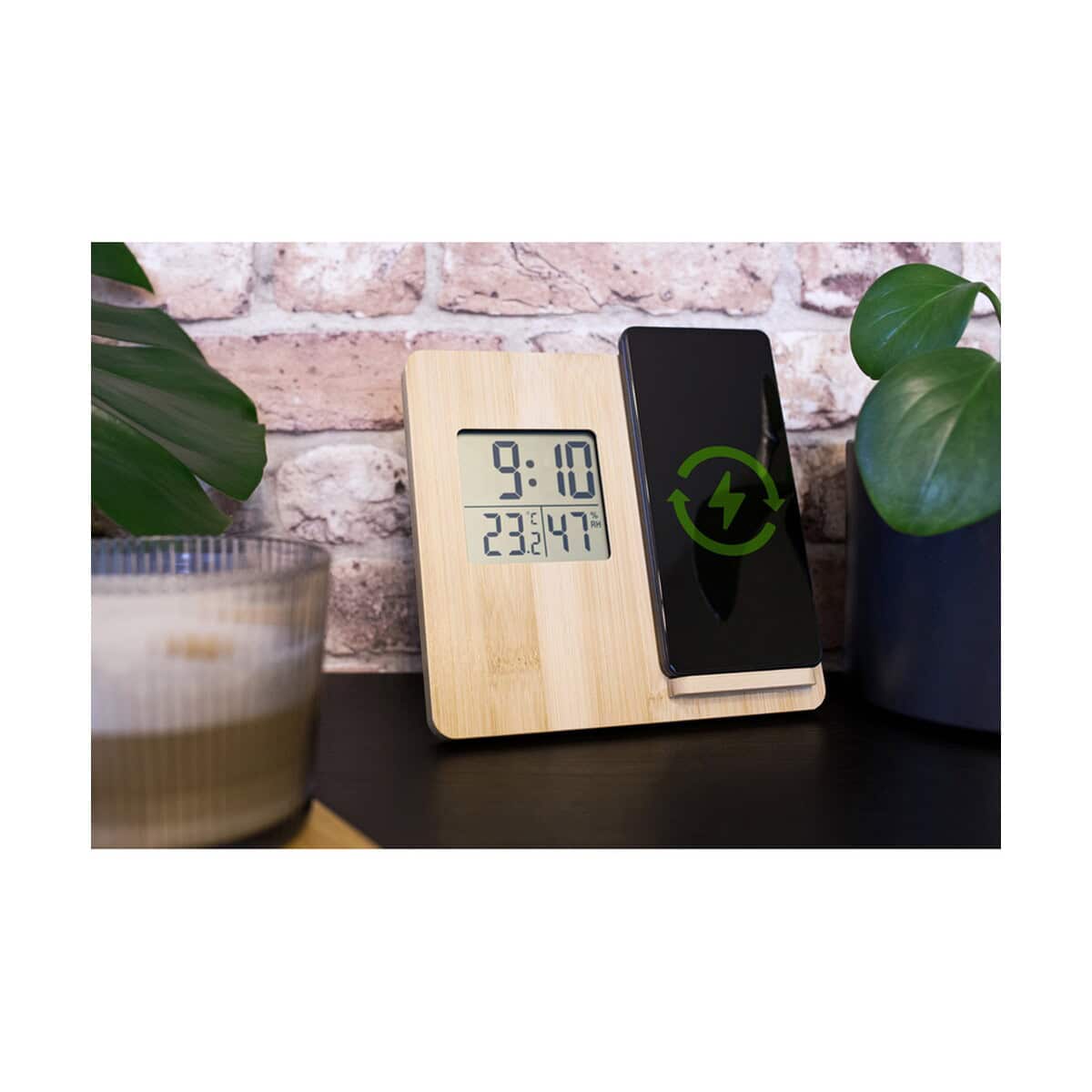 Stacje pogodowe z logo – bambusowa ładowarka bezprzewodowa 10w, stacja pogodowa | kahele V8328.0_B Licznik elektryczny z funkcją ładowania urządzeń mobilnych na naturalnym drewnie.