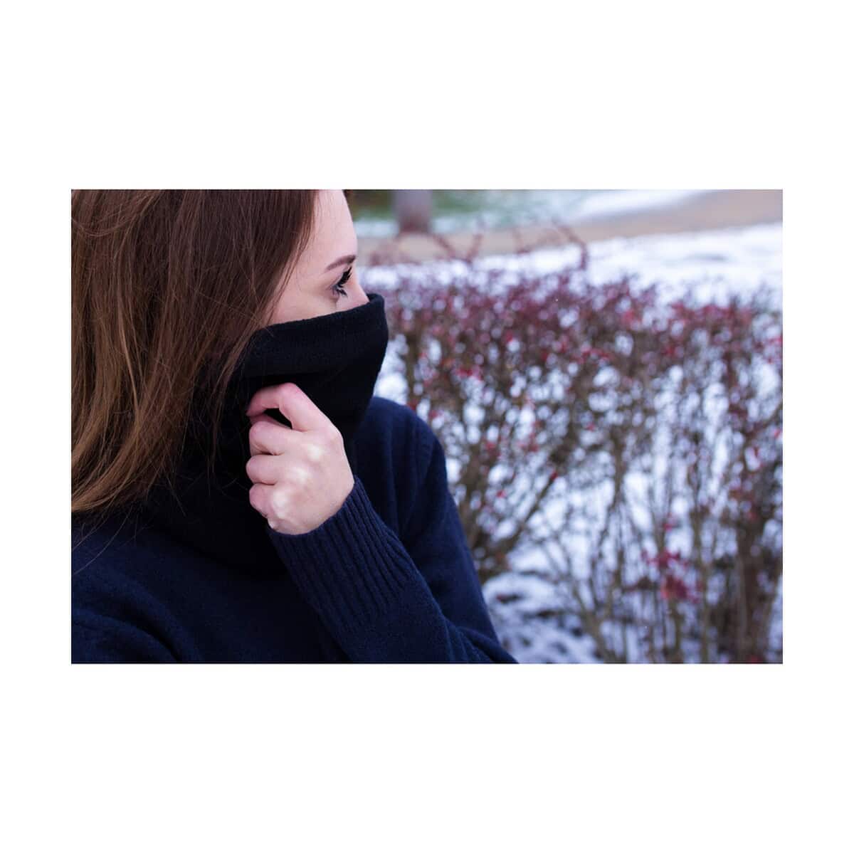 Szaliki z logo – osłona na twarz i szyję, czapka i komin 2 w 1 | riti V7063.0_C Czapka z polaru, zimowa czapka, czapka na mroźne dni, modne gadżety zimowe, akcesoria na chłodne dni.