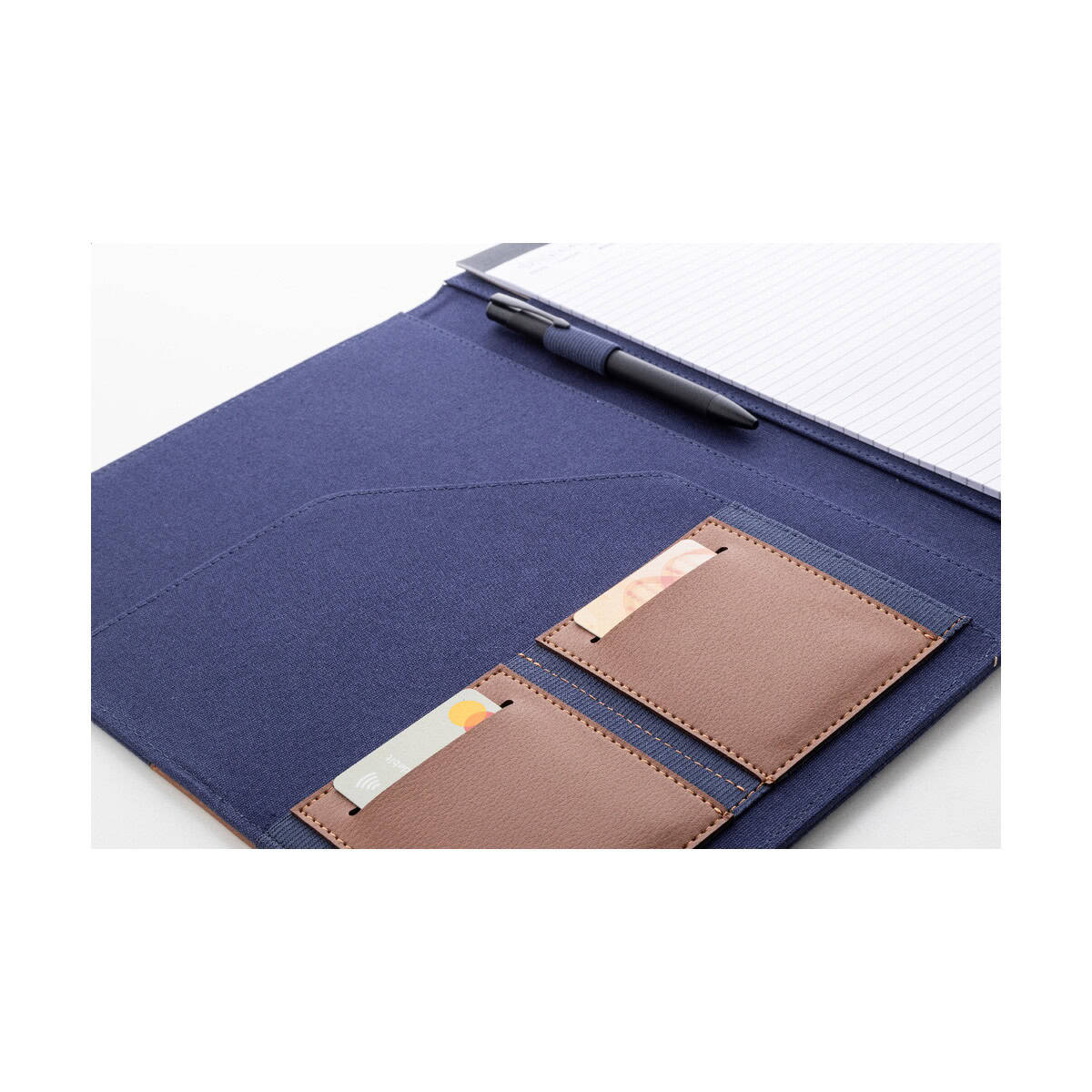 Teczki z logo – capudo a4 teczka na dokumenty z płótna pochodzącego z recyklingu AP800179-06__CU1 Elegancki organizer biurowy z kieszeniami na karty i notatnik na dokumenty.