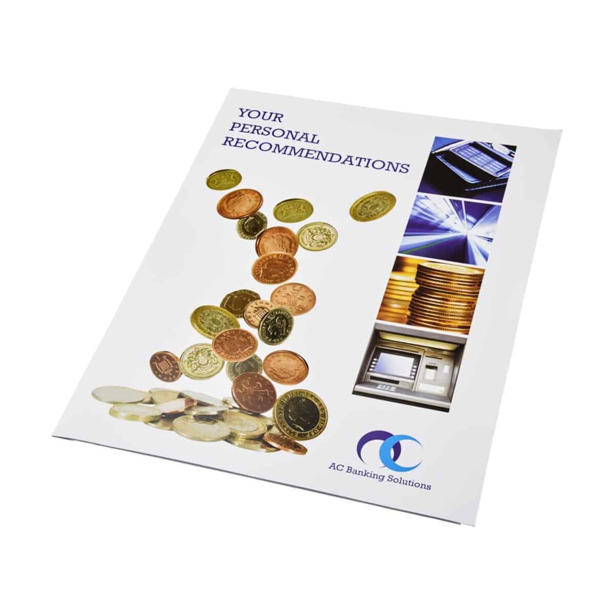 Monety na plakacie związane z gadżetami i bankowością, reklama spersonalizowanych upominków korporacyjnych.
