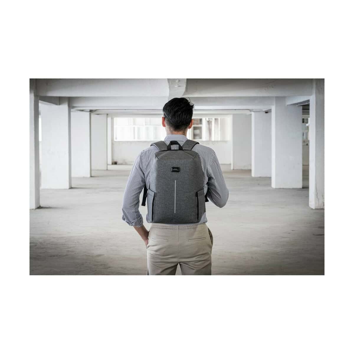 Torby na laptopa z logo – plecak na laptopa 16″ brandcharger phantom lite 2 VA521-19_ATM01 Przenośny plecak na laptopa w nowoczesnym, miejskim stylu. Idealny dodatek do codziennych podróży i pracy.