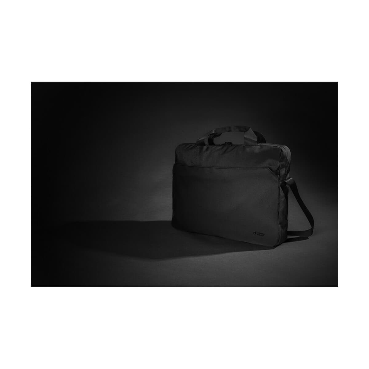 Torby na laptopa z logo – torba na laptopa 15,6″ swiss peak aware™ rpet P732.2301__M_400 Czarna torba na laptopa z rączką i paskiem, modne gadżety na prezent.