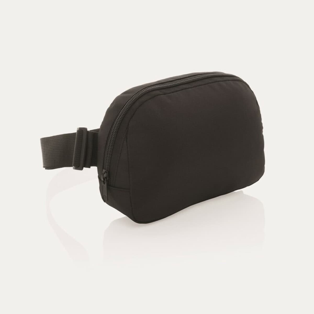 Torby na ramię z logo – plecak, torba na ramię aero aware™ rpet P730.0801__O_S_C_0 1. Czarno-sportowa torba saszetka na pasek, funkcjonalna i stylowa.