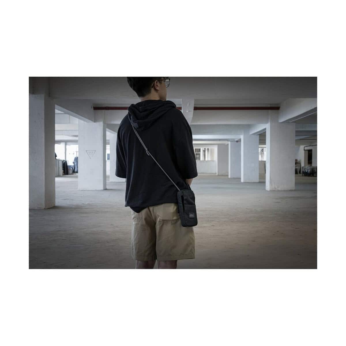 Torby na ramię z logo – torba na ramię brandcharger solo VA534-03_ATM01 Mini portfel na ramię, czarny, modułowy, z nadrukiem, gadżety marketingowe.