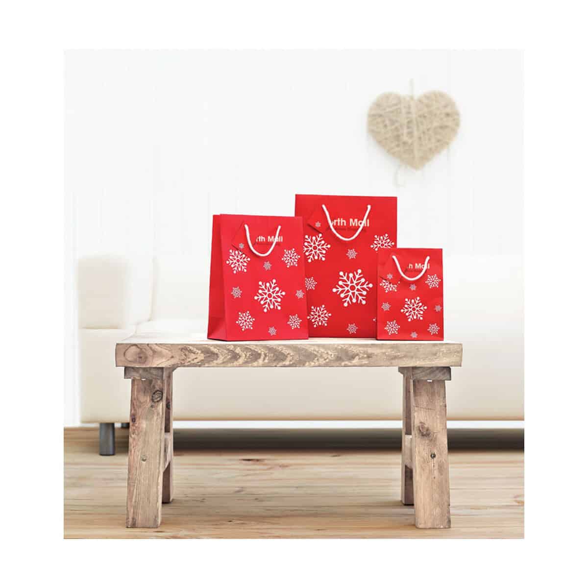 Torby papierowe z logo – torba na prezenty – mała bossa small cx1413-05-print Eleganckie czerwone torby prezentowe z motywem śnieżynki, idealne na święta bożonarodzeniowe.