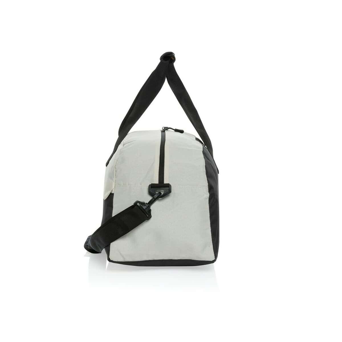 Torby sportowe z logo – torba sportowa, podróżna aware™ kazu, rpet P707.203__B_4 1. Torba sportowa z czarnymi i białymi elementami, idealna na trening lub podróż.