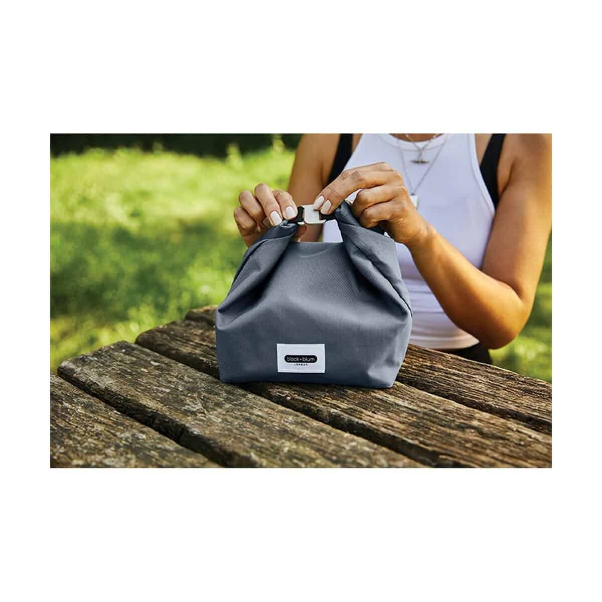 Torby termiczne z logo – torba śniadaniowa black+blum rpet P439.0602__M_400 Stylowa torba reklamowa z logo, idealna na gadżety promocyjne i upominki.