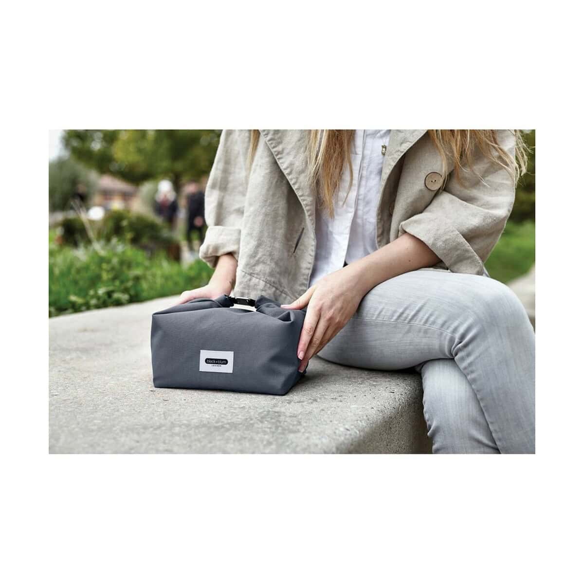 Torby termiczne z logo – torba śniadaniowa black+blum rpet P439.0602__M_405 Mała czarna torba z nadrukiem, gadżet reklamowy na co dzień.