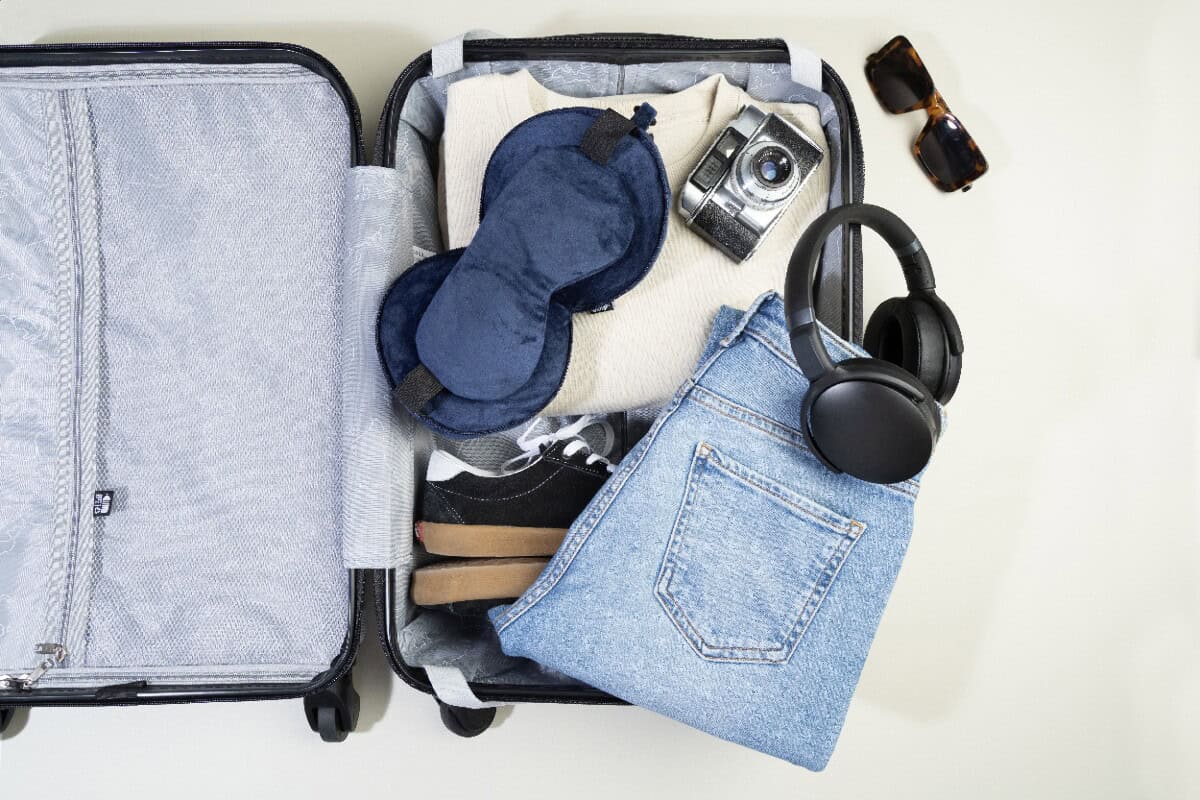 Zagłówki z logo – dreamfly poduszka podróżna rpet AP800169-06A__DG2 Walizka z gadżetami podróżnymi i akcesoriami na weekend.