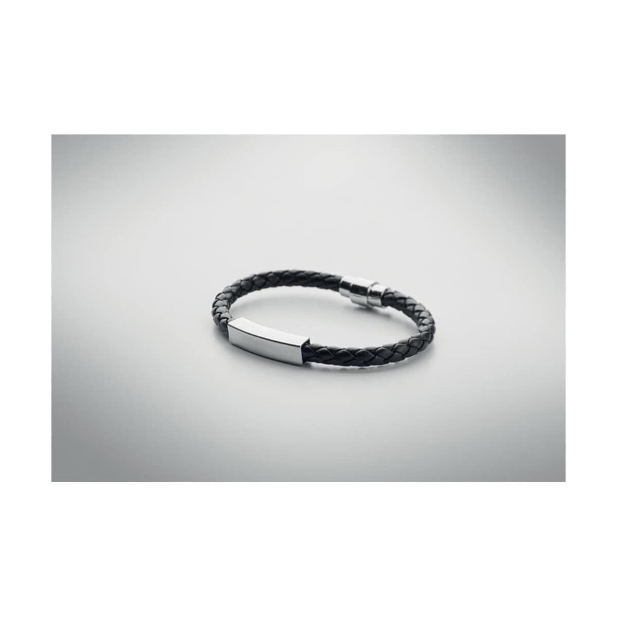 Zestawy kąpielowe z logo – bransoletka ze sztucznej skóry fauleti mo2377-03-detail Bransoletka z czarnego plecionego nylonu i stalowym zapięciem.