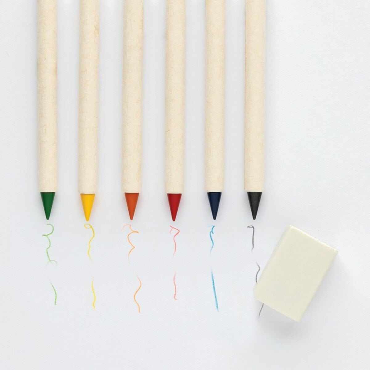 Zestawy kredek z logo – zestaw kredek, notatnik micki P611.3603__B_3 Kolorowe długopisy z drewnianymi obudowami i gumką do wymazywania, idealne na gadżety reklamowe.