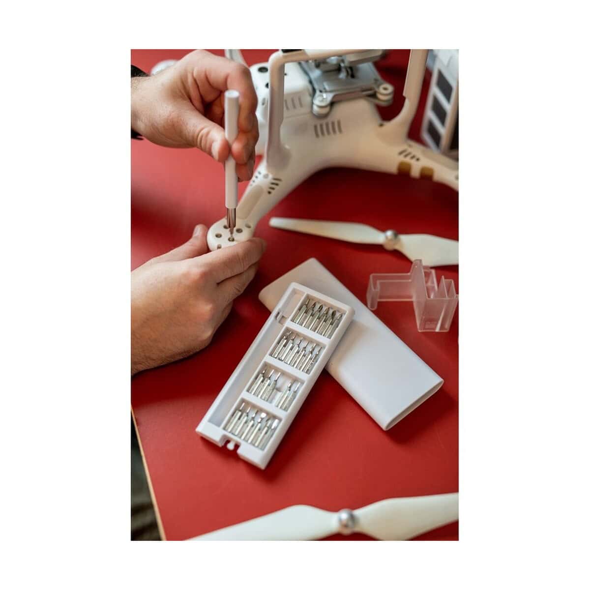 Zestawy narzędzi z logo – śrubokręt, 24 końcówki | charlotte V0074_C 1. Narzędzia do naprawy dronów, zestaw bitów, naprawa modeli RC i akcesoria.