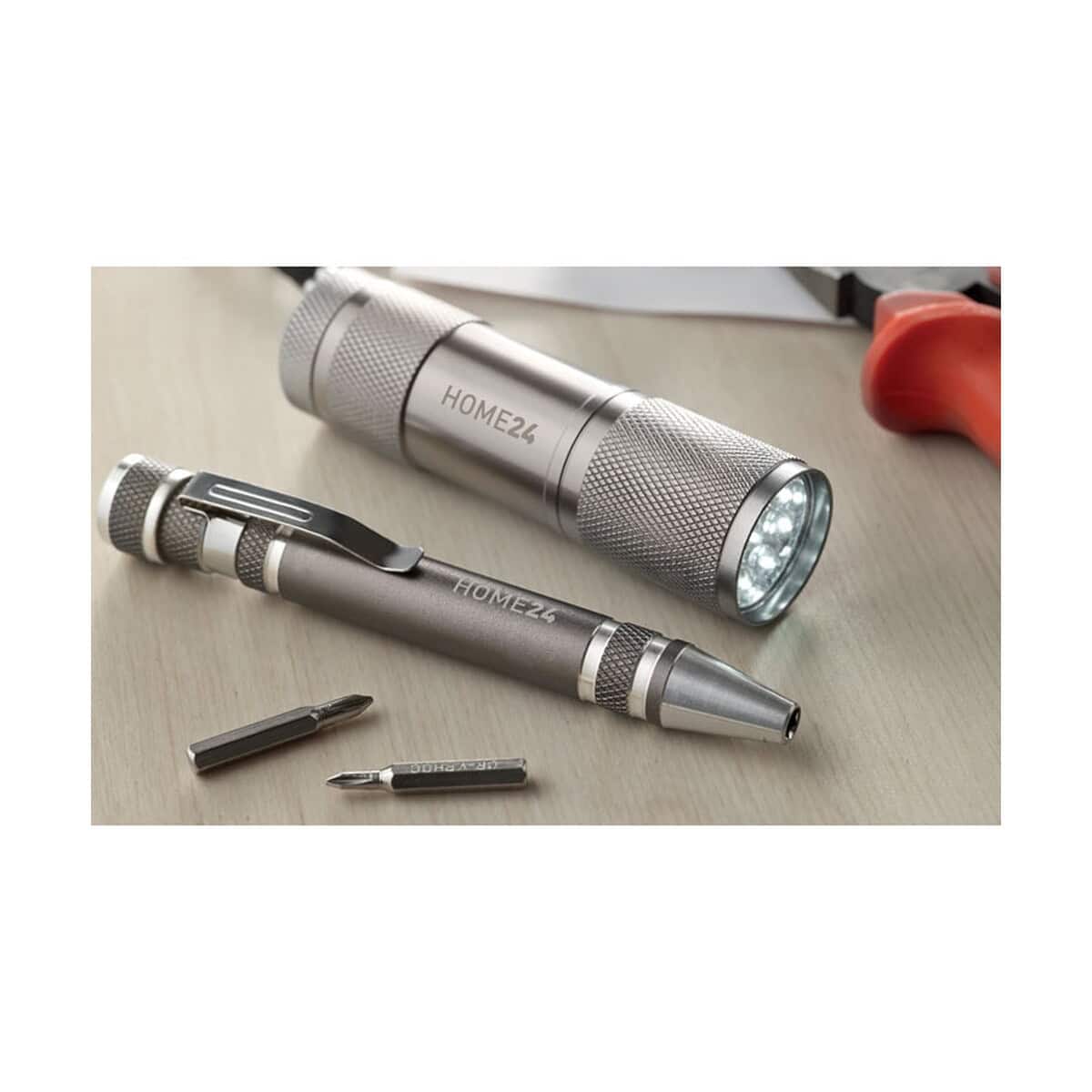 Zestawy narzędzi z logo – zestaw 2 narzędzi combitool mo8559-18-print Przenośna latarka LED z grawerem, idealna na prezent i na wycieczki. Funkcje: latarka, długopis, grawer, gadżety reklamowe.