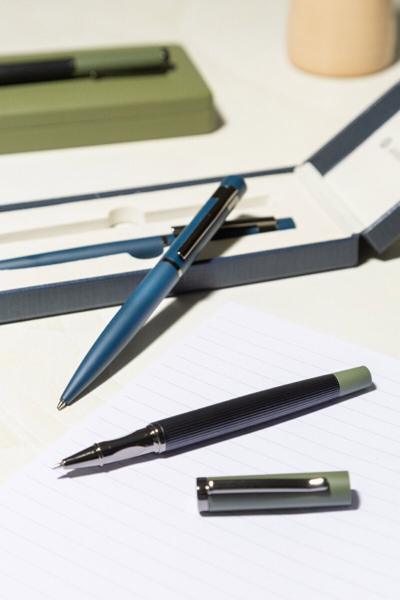 Zestawy piśmiennicze z logo – atelier zestaw piśmienniczy AP800134-06__DG2 Termicznie personalizowane gadżety biurowe, długopisy i notesy na zamówienie.