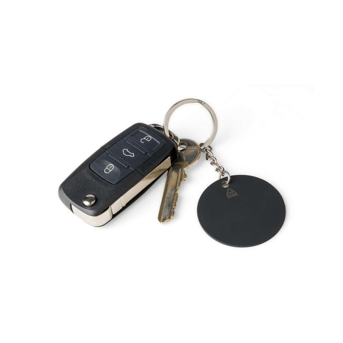 Samochodowy pilot z kluczem i brelokiem. Pilot do samochodu z funkcjami otwierania i zamykania.