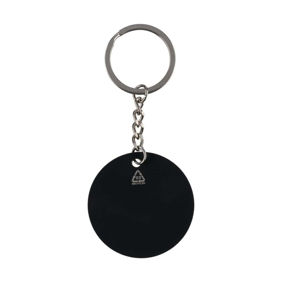Gadżet z brelokiem na klucze. Brelok z okrągłym, czarnym gadżetem na klucze.