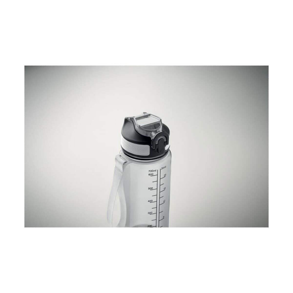 Butelka na wodę z miarką i pokrywką, gadżet promocyjny. Butelka na wodę z miarką i pokrywką, gadżet promocyjny.