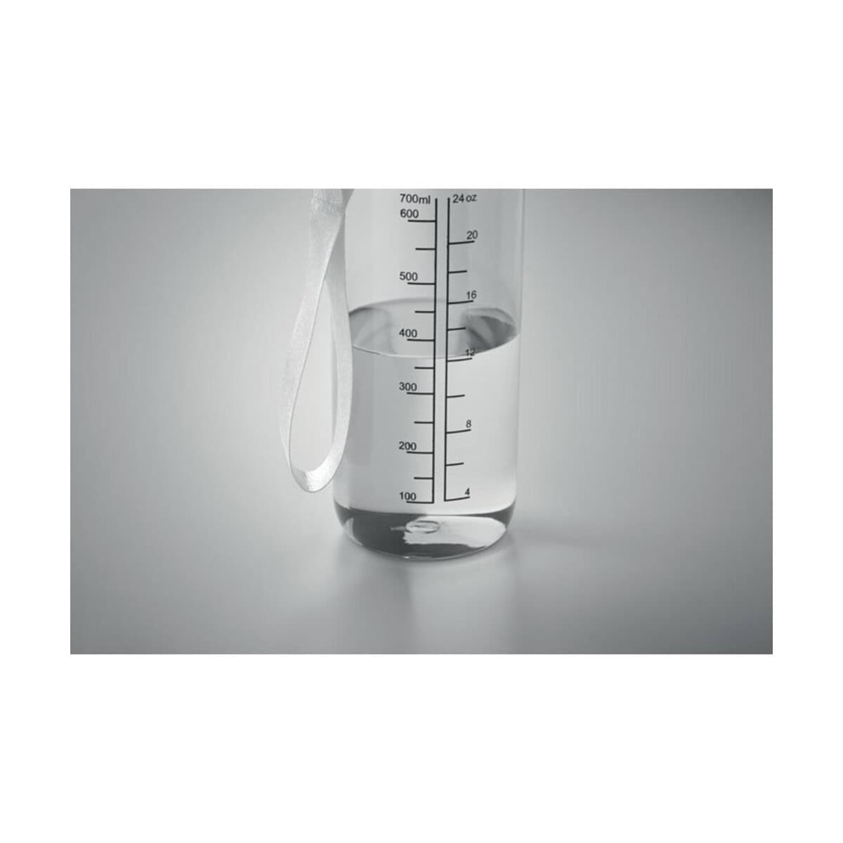 Miernik do pomiaru objętości wody Przezroczysty miernik do pomiaru objętości wody z miarką.