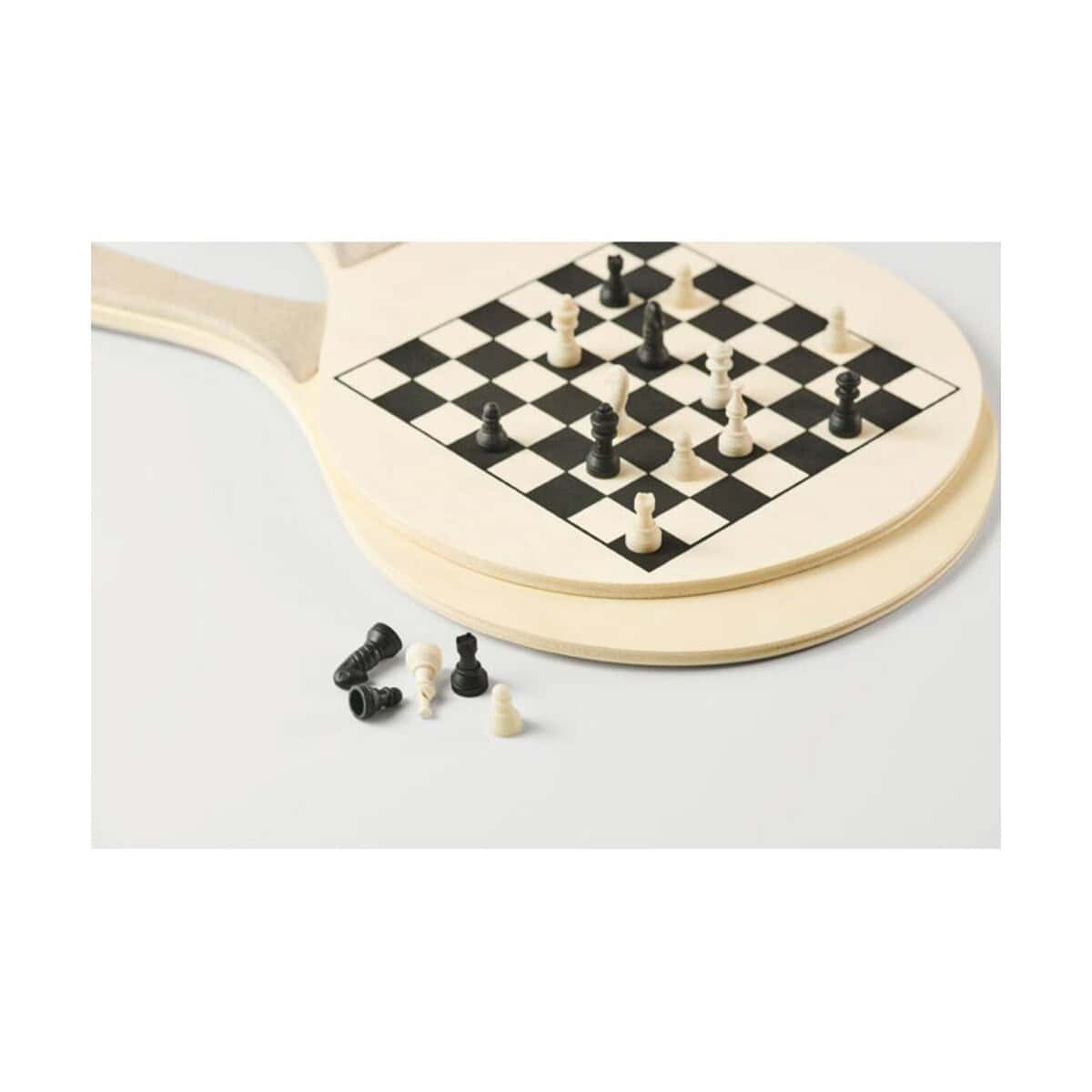 Szachy z drewna na gadżetowej planszy Szachy drewniane na planszy, idealne do gier i prezentów. Trwałe i eleganckie, świetne dla miłośnikó.