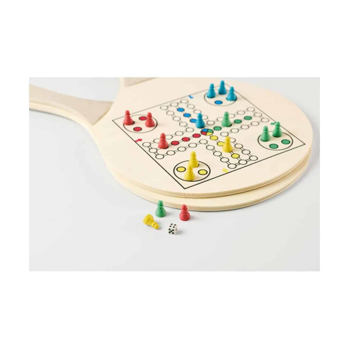 Gry planszowe dla dzieci i dorosłych Planszowa gra dla dzieci i dorosłych z pionkami i kostką.