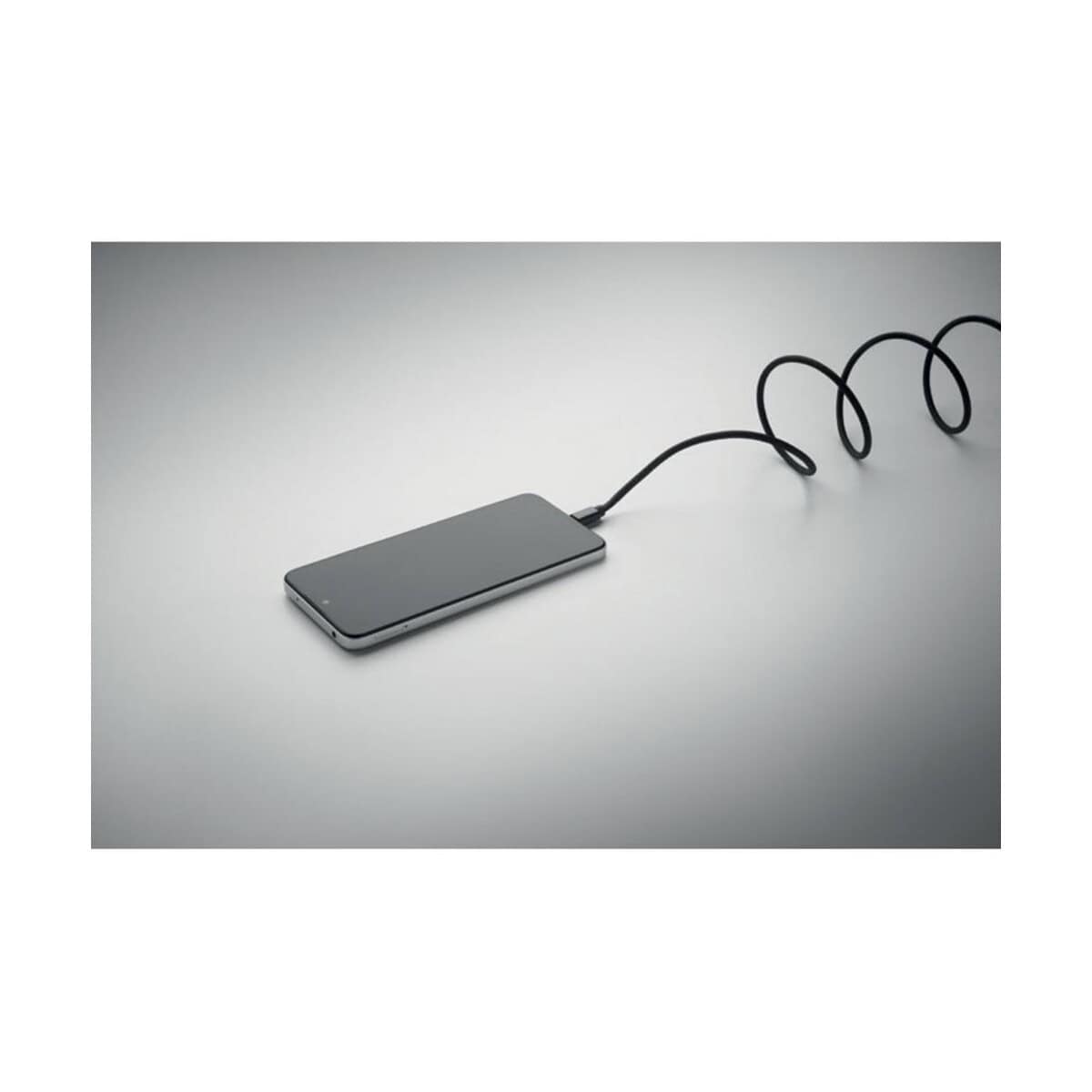 Telefon powerbank z kablem ładowania, nowoczesny gadżet elektroniczny. Powerbank z kablem do ładowania, przenośne źródło energii dla urządzeń mobilnych.