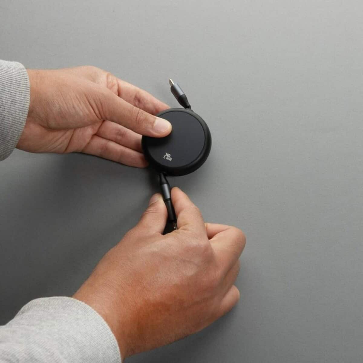 Przenośny kabel USB-C do ładowania i synchronizacji Przenośny kabel USB-C do ładowania i synchronizacji danych, idealny do smartfonów i urządzeń mobilny.