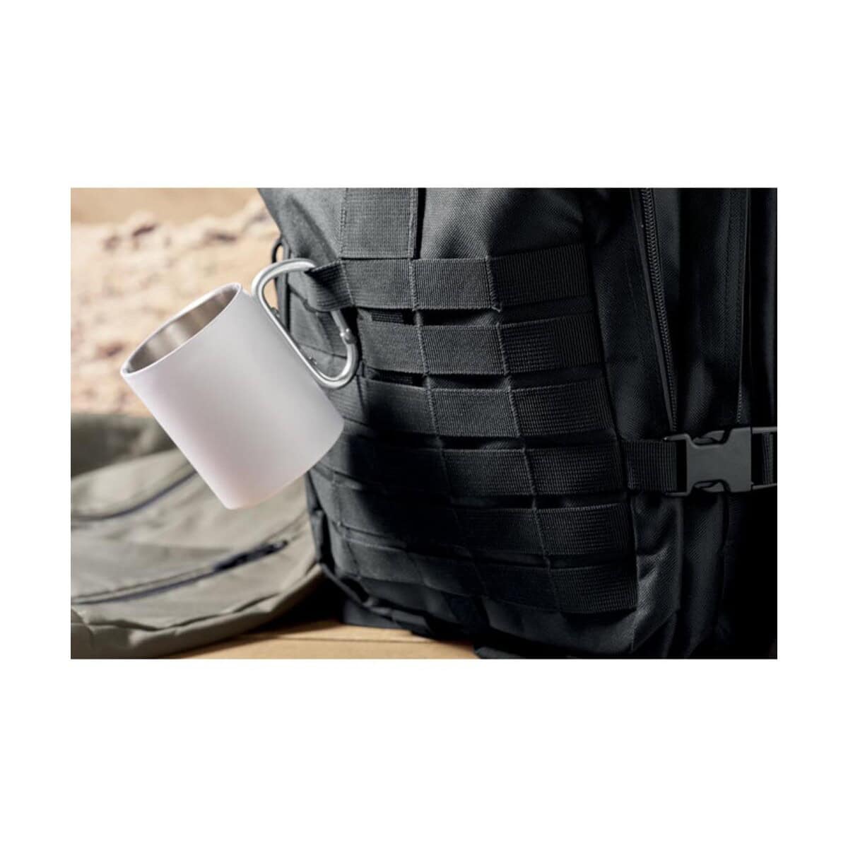 Przenośny kubek na kemping i podróże Przenośny kubek z karabińczykiem na plecak, idealny na wycieczki i outdoorowe aktywności.