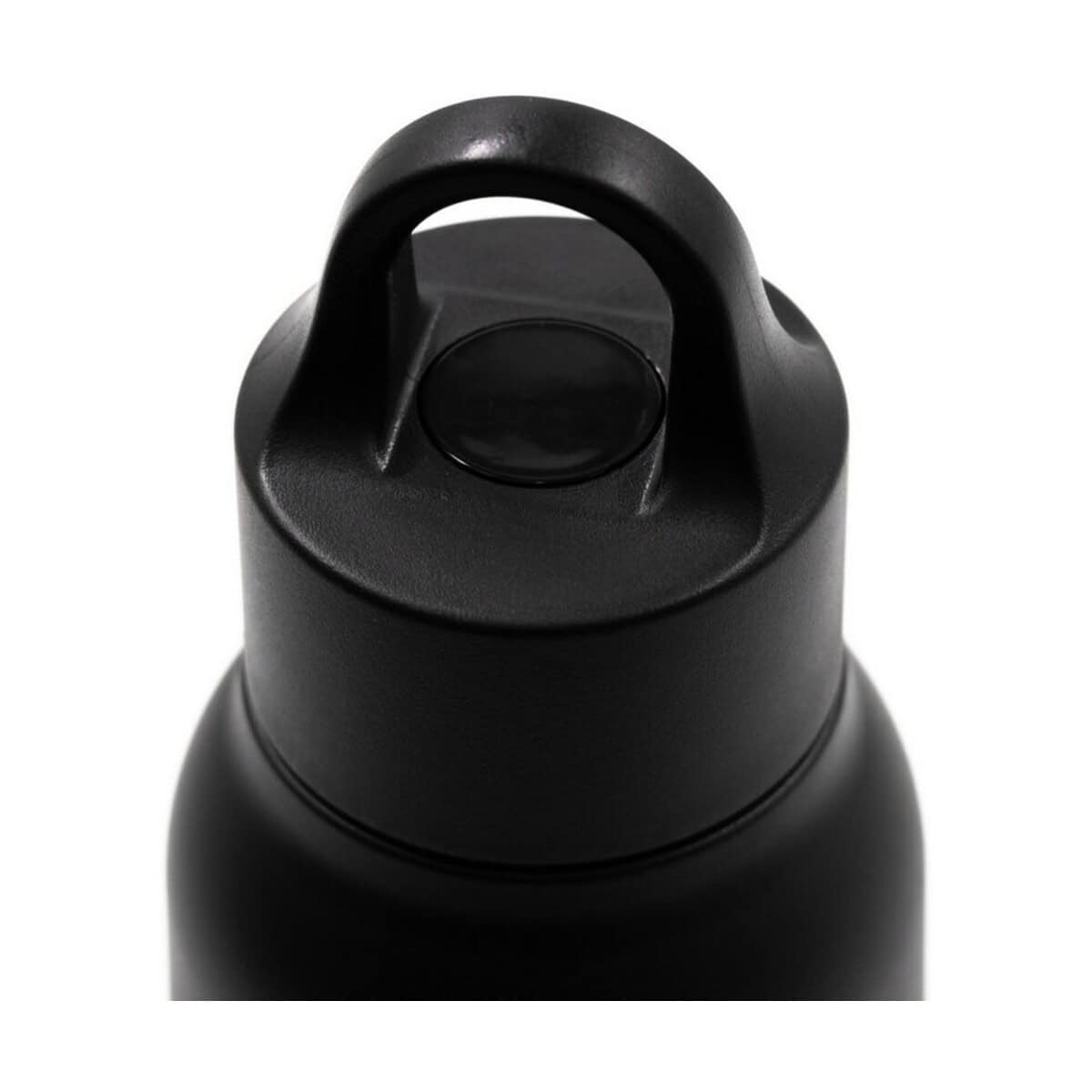 Czarna butelka sportowa z zamknięciem na klik Butelka sportowa z zamknięciem na klik, idealna na treningi i wycieczki.