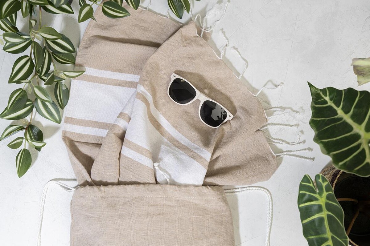 Akcesoria plażowe z logo – tortuga ręcznik plażowy z recyklingowanej bawełny i torba ze ściągaczem AP800605-00__DG2 Tortuga ręcznik plażowy z recyklingowanej bawełny i torba ze ściągaczem AP800605-00__DG2