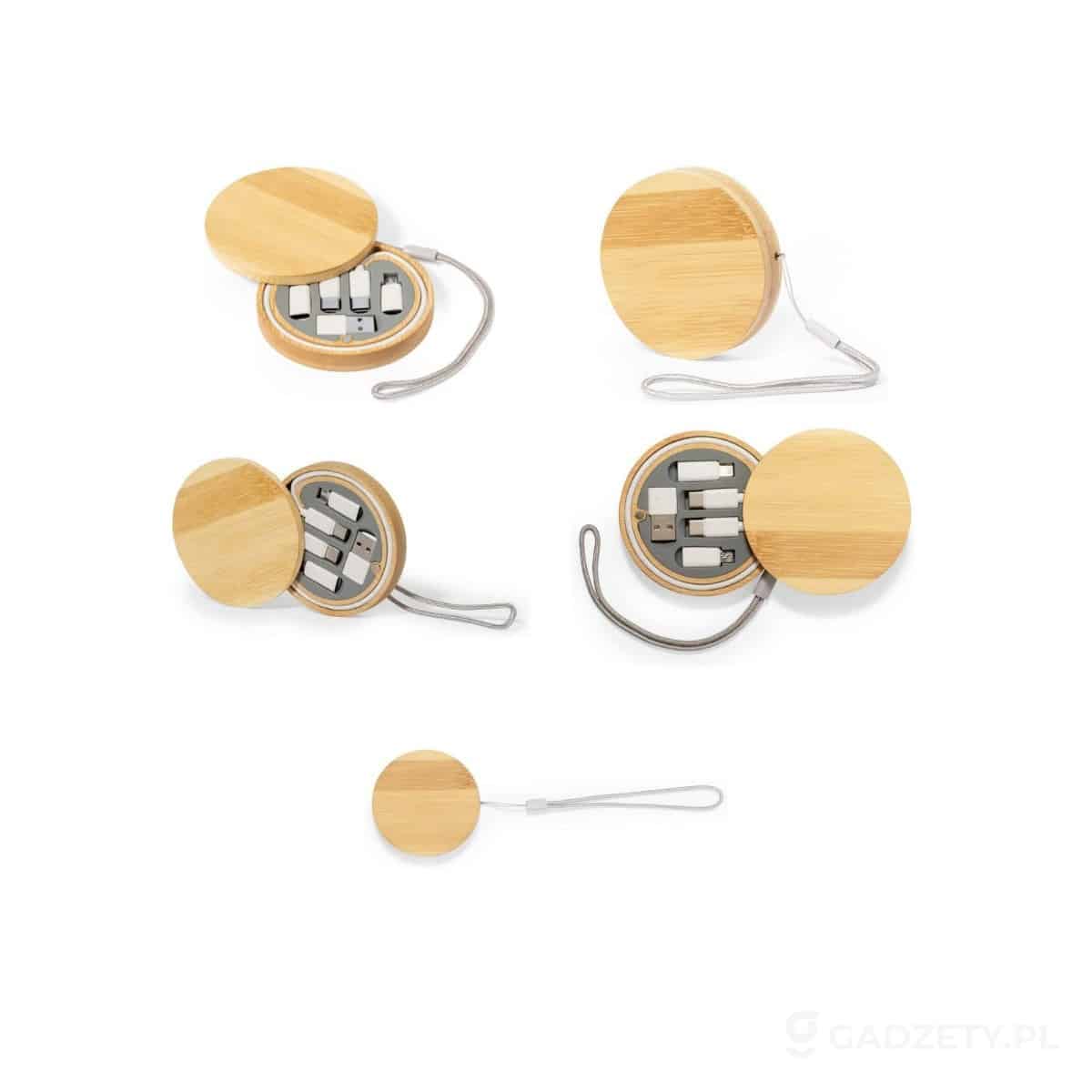 AXP-V1361-wariant-watermark Kabel do ładowania i synchronizacji ze słomy pszenicznej, 3 adaptery w komplecie, bambusowe etui z zawieszką – zdjęcia produktu