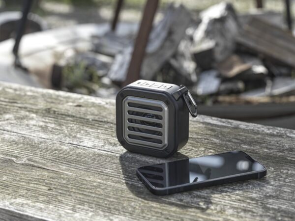 Solo plastikowy głośnik solarny Bluetooth® IPX5 o mocy 3 W z karabińczykiem wykonany z tworzywa pochodzącego z recyklingu z c